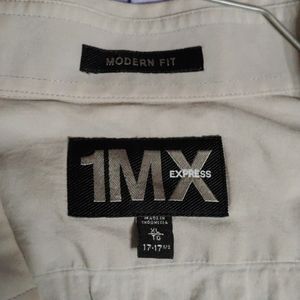 Young men's casual button-down shirt